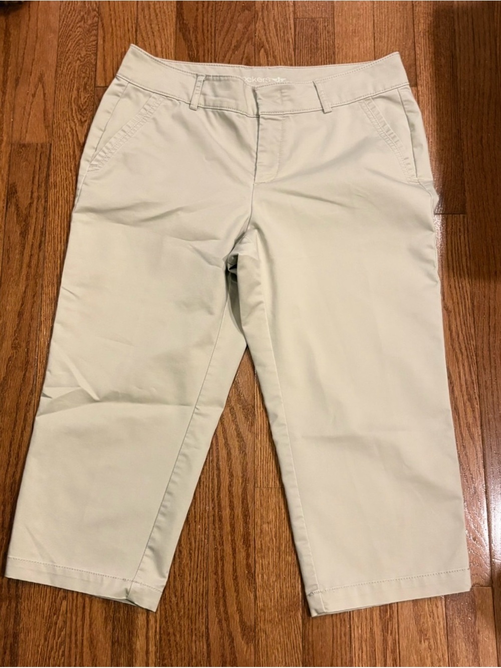 Dockers women’s Beige Cropped Chino capris